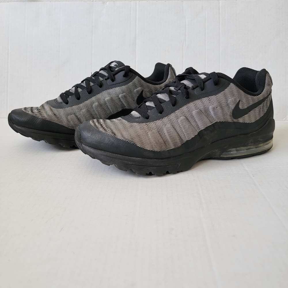 Nike Air Max Invigor Premium